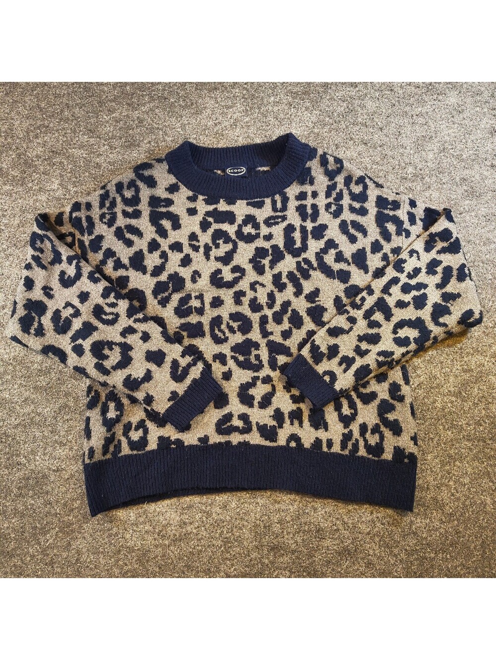 Scoop Women’s Leopard Print Sweater Size Small Beige Navy Knit Crewneck Pullover